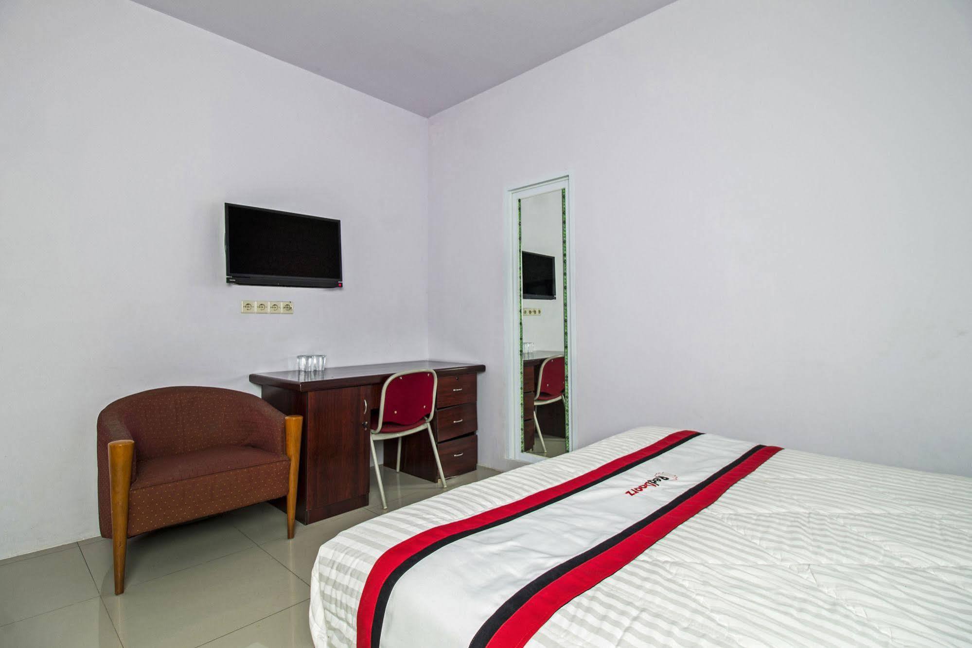 Reddoorz Plus @ Guntur Raya Setiabudi Jakarta Exterior photo