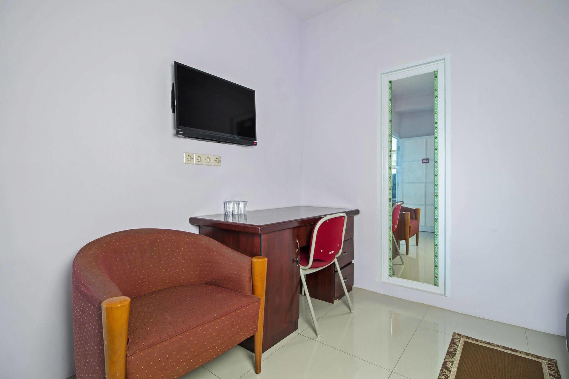 Reddoorz Plus @ Guntur Raya Setiabudi Jakarta Exterior photo