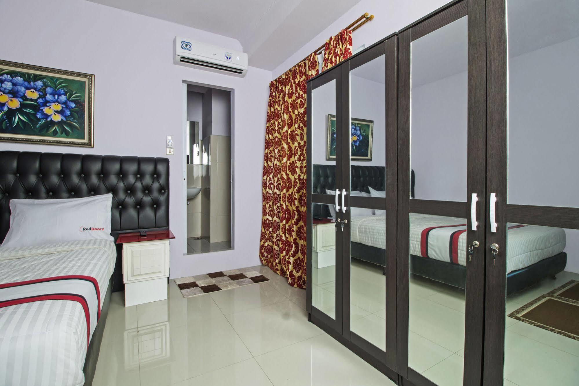 Reddoorz Plus @ Guntur Raya Setiabudi Jakarta Exterior photo