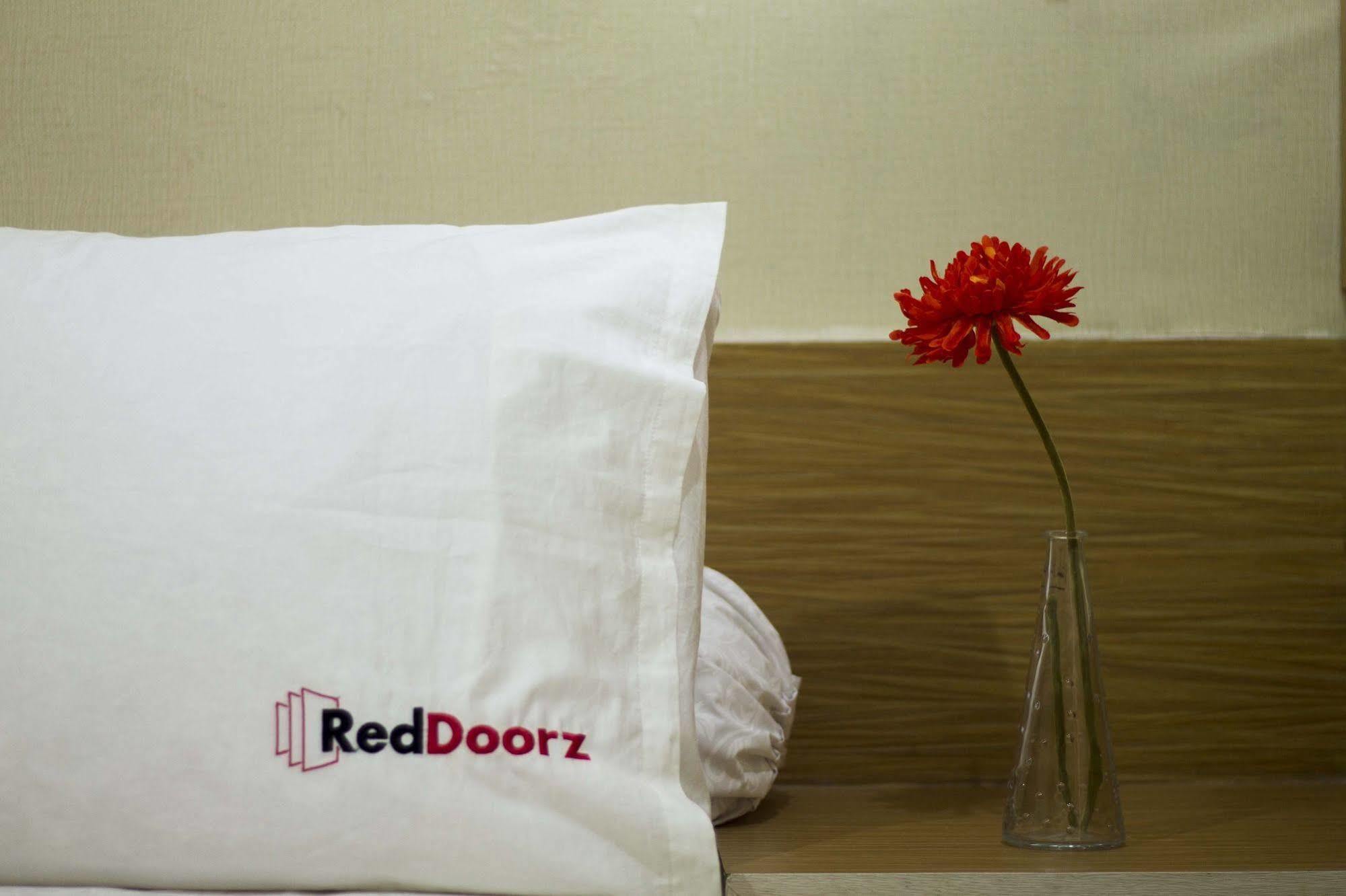 Reddoorz Plus @ Guntur Raya Setiabudi Jakarta Exterior photo